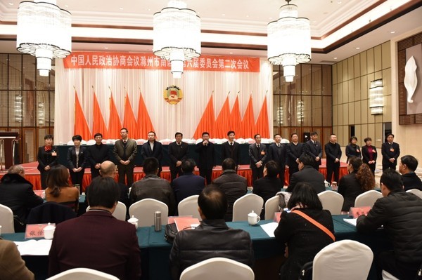 区领导集中看望慰问出席会议的政协委员.jpg