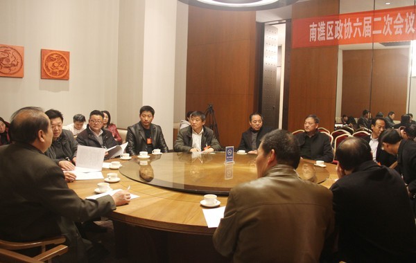 区政协六届二次会议举行第一次分组讨论3.jpg