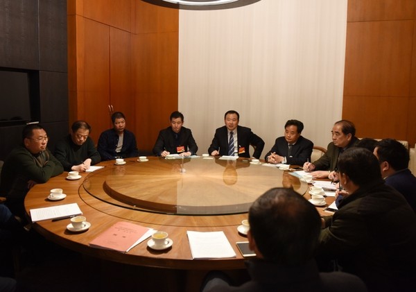 张秀山参加政协第三讨论组（农业界）分组讨论1.jpg