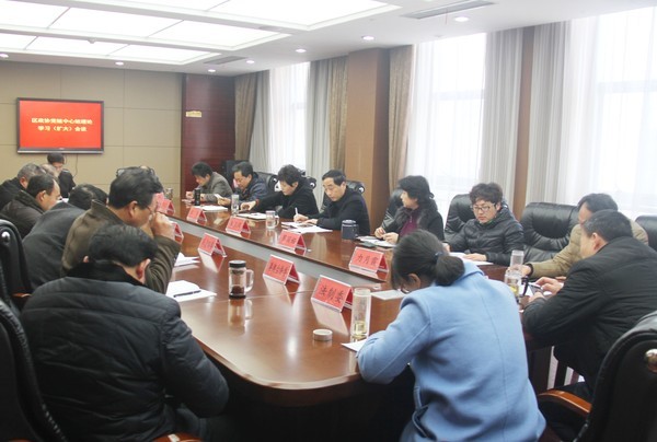 2018年第三期中心组学习.jpg