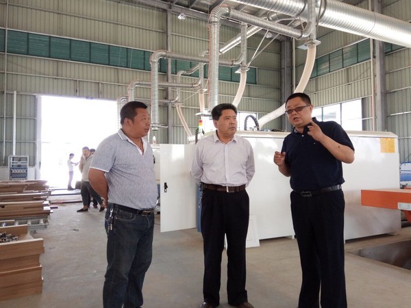 张道春深入重点项目开展帮扶活动1.jpg