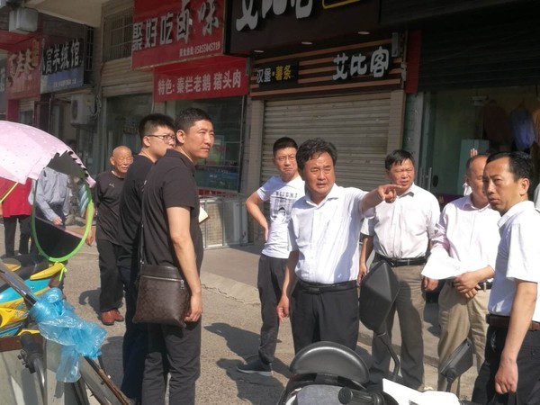 李道忠率队调研湖心路改造提升工作.jpg