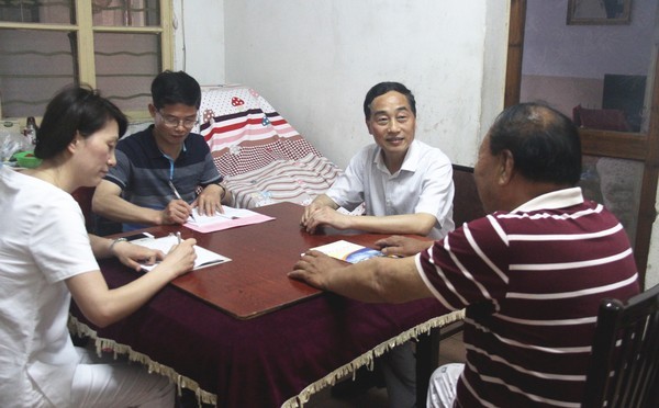 陈东风深入龙蟠新建社区开展联户走访活动2.jpg