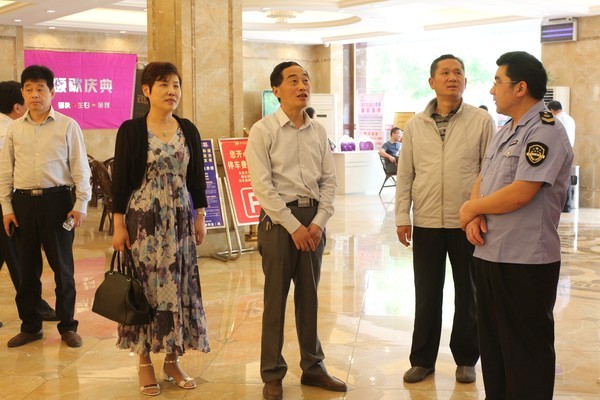 区政协调研我区省级食品药品安全城市创建工作1.jpg