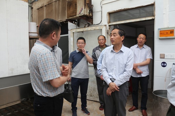 区政协调研我区省级食品药品安全城市创建工作2.jpg