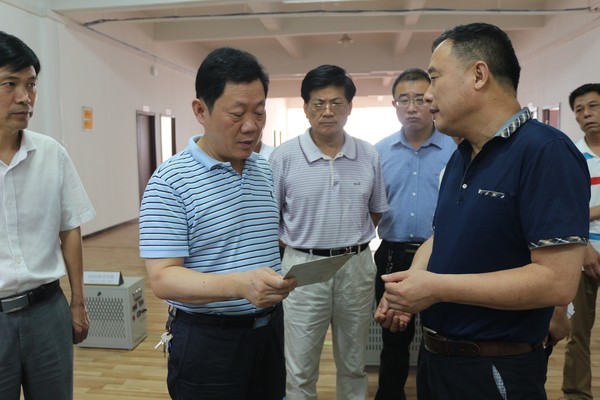 市政协视察我区科技创新发展情况2.jpg