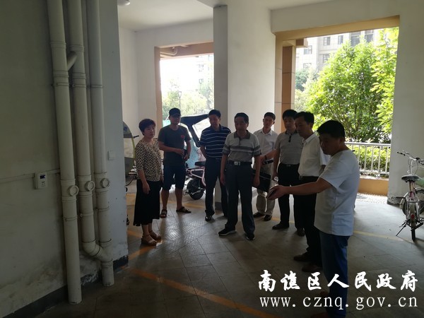 陈东风主持召开新建社区联合党委联席会议1.jpg