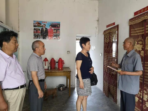 罗、张慰问军人1.jpg