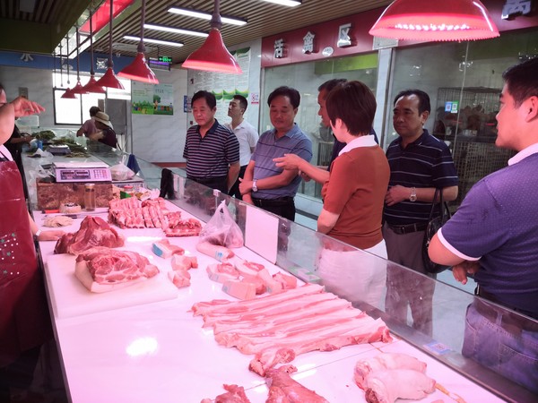 区政协社会和法制专委视察我区农贸市场创建活动1.jpg