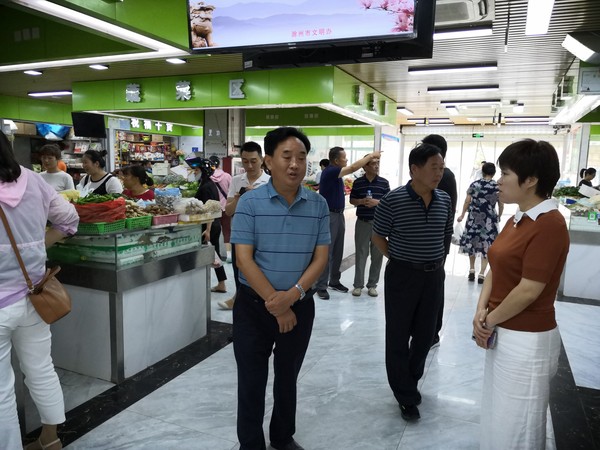 区政协社会和法制专委视察我区农贸市场创建活动2.jpg
