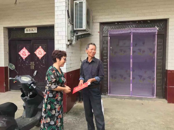 力月霞慰问困难户2020.9.28.jpg