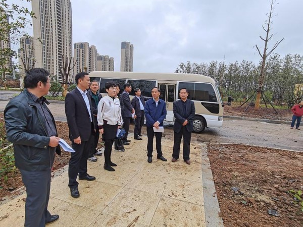 区政协视察全区医疗卫生体系建设1.jpg
