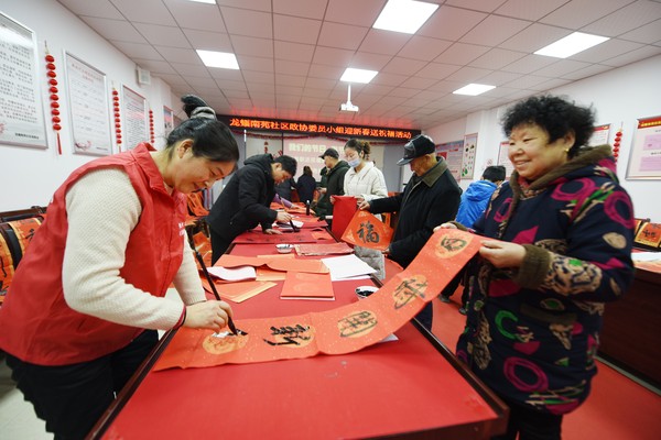 龙蟠街道龙蟠南苑政协委员组织开展迎新春送祝福活动1.jpg