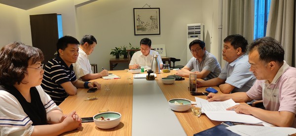 区政协经济委组织召开专委会议图片.jpg