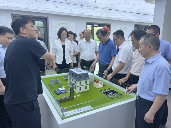 市政协专题调研我区加快工业互联网建设情况1.jpg