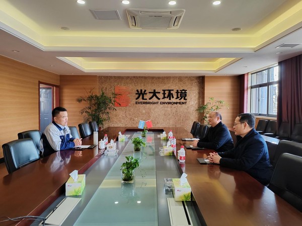 惠敬光深入企业帮扶图.png
