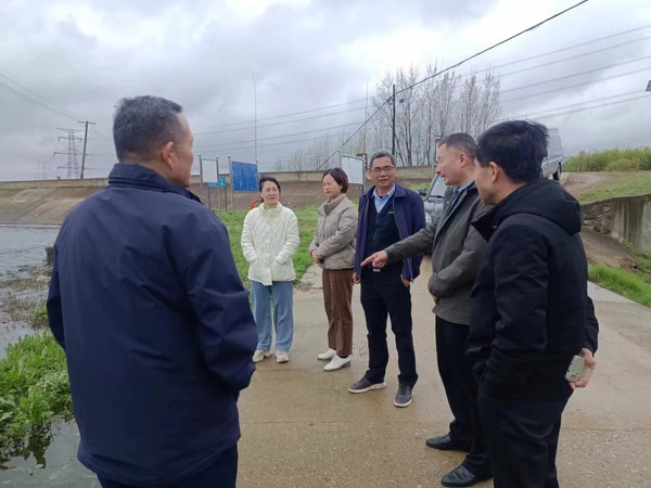 区政协副主席赵军一行到珠龙镇开展“高标准农田多打粮的堵点”调研.jpg
