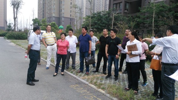 南谯区政协科技工商联界别委员视察我区老旧小区改造工作.jpg